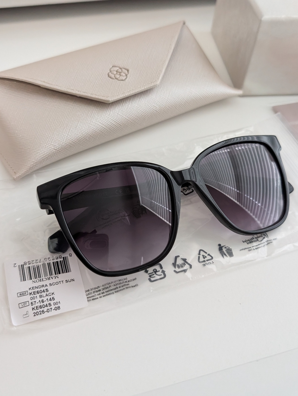 Kendra Scott - Dira Rectangle Sunglasses (NIB) - Black - Picture 7 of 8